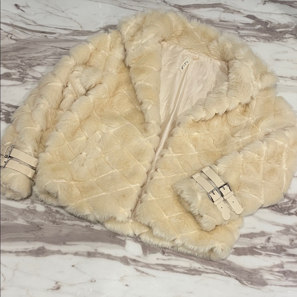 Luxurious Cream Faux Fur Jacket